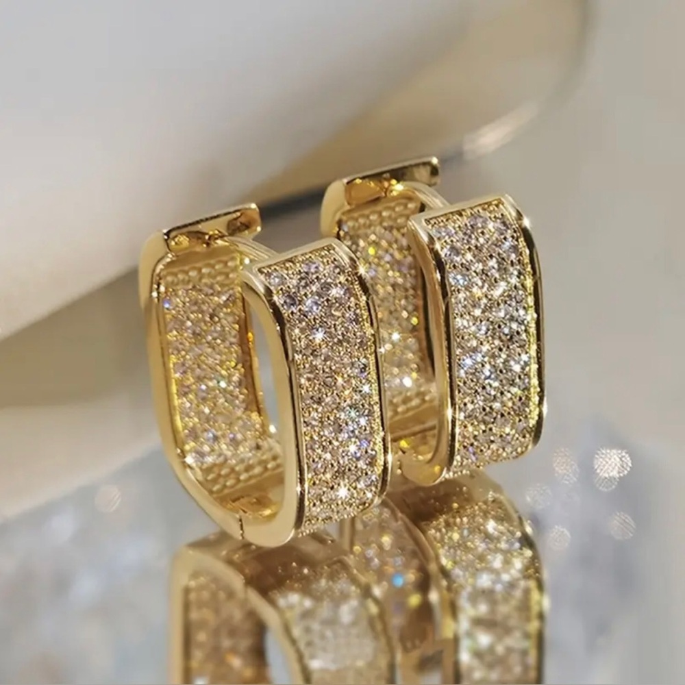 #253 | 18K Gold Elegant Rectangular Huggie Hoop Earrings
